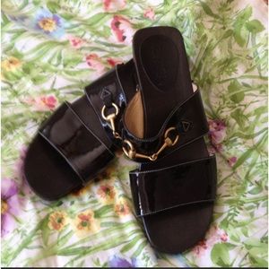 💯 authentic Gucci 9b black patent leather clogs